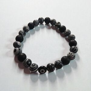 Elegant Black and White Beaded Bracelet
